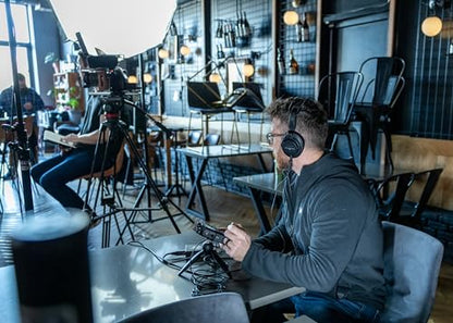 Zoom H4 Essential Handheld Recorder for Musicians, Podcasters & Filmmakers with Stereo Microphones, 2 XLR/TRS Inputs, 4 Tracks of 32-Bit Float Recording, & USB Audio Interface | 2 Xlr and Trs Combo Inputs with Phantom, USB-C 4-In/2-Out, SDXC Up to 1TB - s